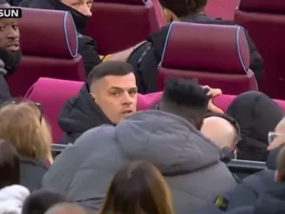 Xhaka Nổi Điên, Đối Đầu Gay Gắt Với CĐV West Ham Ngay Trên Băng Ghế Dự Bị