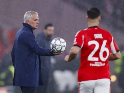 Sốc! Mourinho đánh bại Real Madrid, Benfica lách khe cửa hẹp Champions League