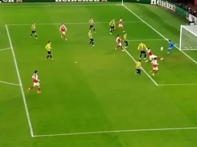 Cú sút hụt ‘không thể tin nổi’ của Gyokeres: Arsenal vẫn thắng dù tiền đạo bỏ lỡ cơ hội vàng