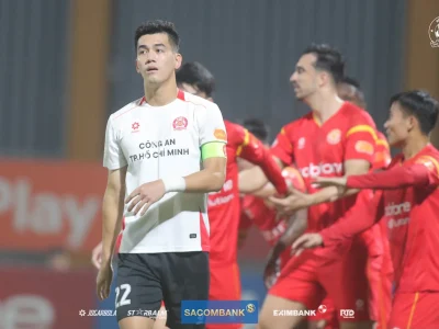 Cú Sốc V.League: Xuân Son, Tiến Linh ‘đồng loạt’ đá hỏng penalty trong ngày trở lại
