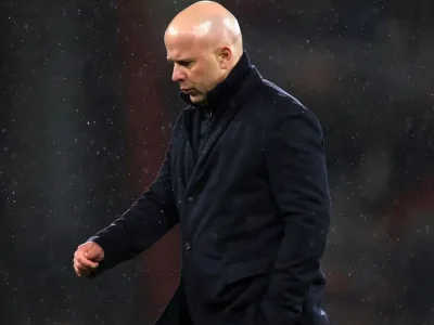 Arne Slot thừa nhận sự thật phũ phàng sau trận thua ngược Man City: Liverpool còn thiếu điều gì?