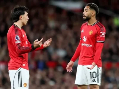 Gary Neville ‘bóc trần’ sự thật đáng lo ngại: Hàng thủ và tuyến giữa Man United như ‘người dưng’
