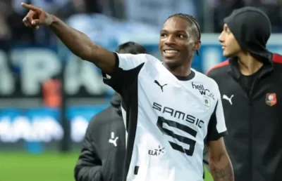 Bom tấn chuyển nhượng: Jeremy Jacquet chọn Chelsea, Liverpool và Bayern nhận 'cú sốc' 1