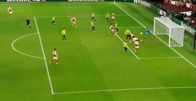 Cú sút hụt 'không thể tin nổi' của Gyokeres: Arsenal vẫn thắng dù tiền đạo bỏ lỡ cơ hội vàng 1