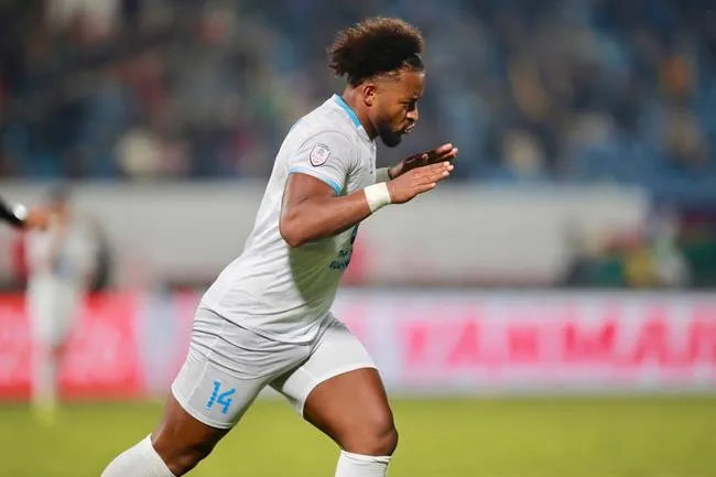 Xuân Son ghi bàn cho Nam Định tại Shopee Cup