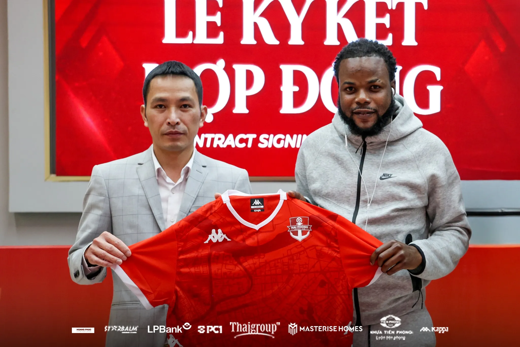 Jourdain Ronaldo Fletcher ky hop dong voi Hai Phong