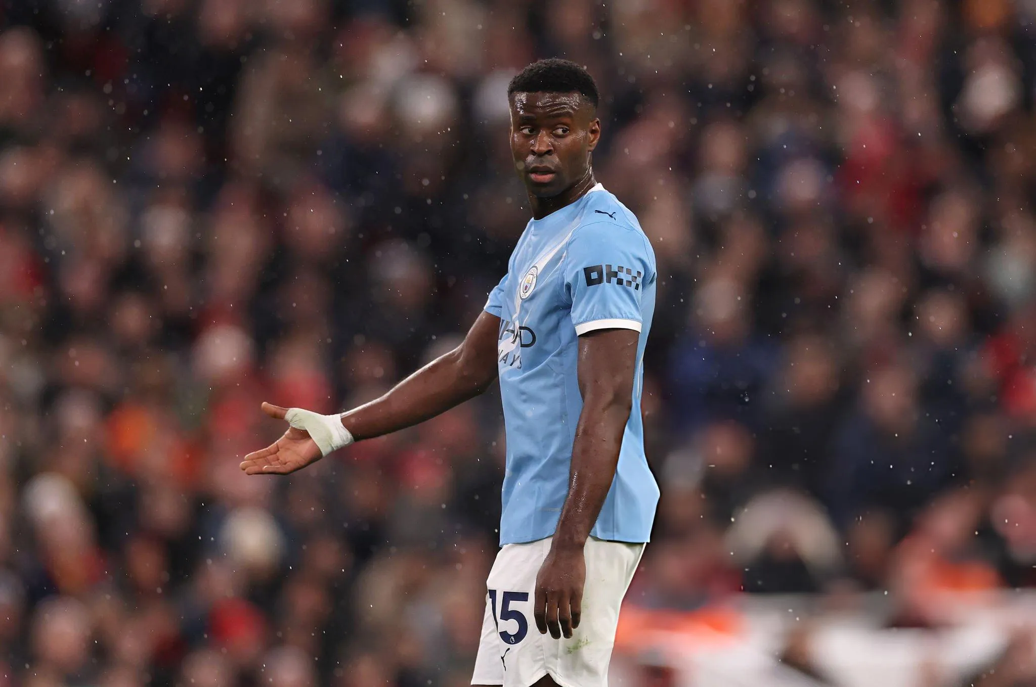 Nụ hôn chiến thắng của Pep Guardiola cho Guehi 2