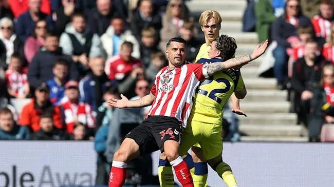 Tottenham de thua Sunderland voi ty so 0-1 tren san khach.